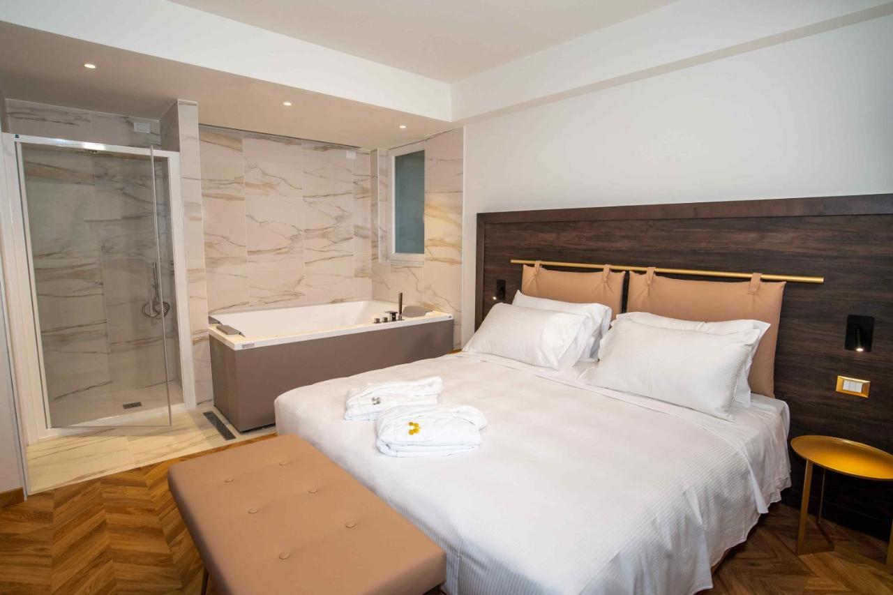 Jacuzzi Suite Home By Enjoy Garda Hotel Peschiera del Garda Extérieur photo