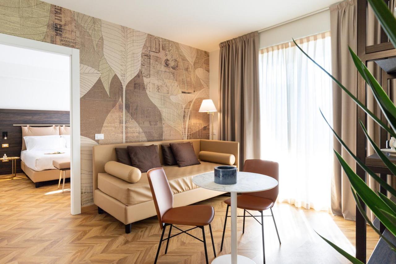 Jacuzzi Suite Home By Enjoy Garda Hotel Peschiera del Garda Extérieur photo